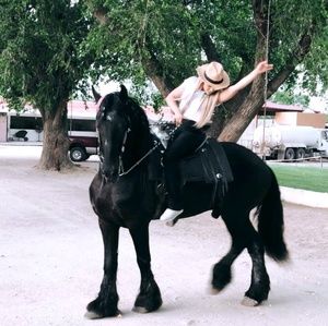 Meet your Posher, Maryorie